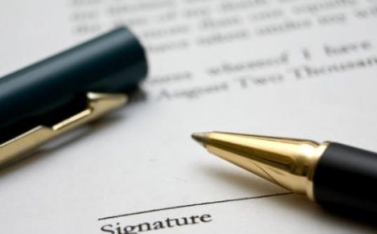 ในคดีมโนสาเร่ การที่โจทก์ไม่มาศาลในวันนัดพิจารณาโดยมิได้ร้องขอเลื่อนคดีหรือแจ้งเหตุขัดข้องที่ไม่มาศาล จะผลอย่างไร ?