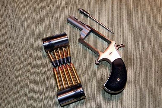 กรณี ” มีเครื่องกระสุนปืนเท่าไรก็ได้ เมื่อได้รับอนุญาตให้มีและใช้อาวุธปืนแล้ว “